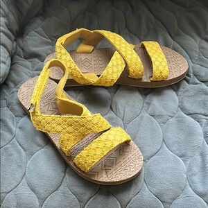 LUK-EEZ Women’s Yellow Sandals